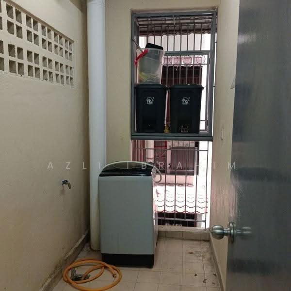 Pangsapuri untuk Dijual di Pangsapuri Kelana Impian - Azli Ibrahim - Balcony - PropertyGuru.com.my