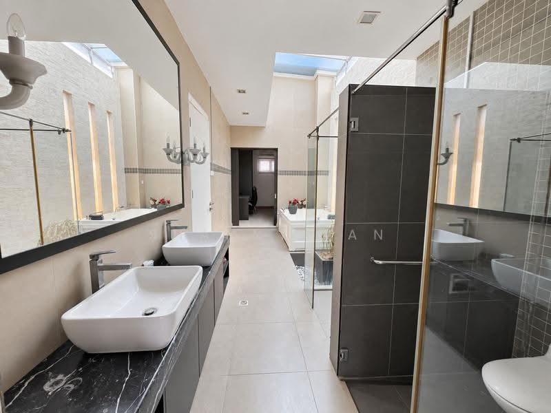 Rumah Berkembar untuk Dijual di Bukit Suria (Cheras) - Shanny Tan - Bathroom - PropertyGuru.com.my