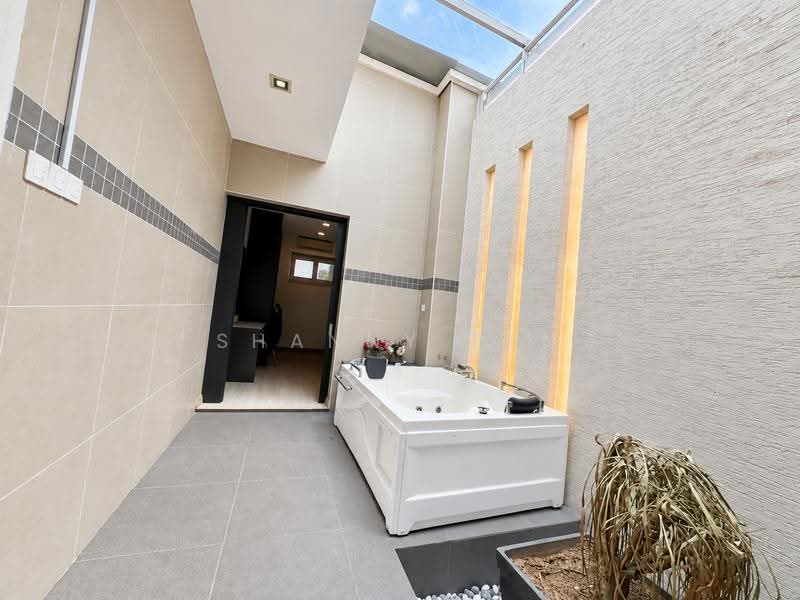 Rumah Berkembar untuk Dijual di Bukit Suria (Cheras) - Shanny Tan - Bathroom - PropertyGuru.com.my