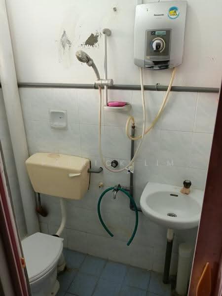 Apartment for Sale at Pangsapuri Bakti - Patrick Lim - Bathroom - PropertyGuru.com.my