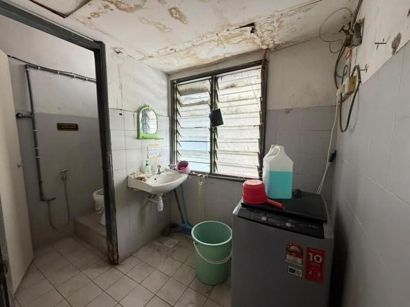 Shop for Sale in Taman Maluri (Cheras) - Ricky Ng - Bathroom - PropertyGuru.com.my