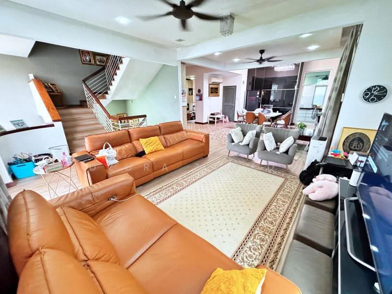 Rumah Berkembar untuk Dijual di Saujana Villa (Kajang) - Adzura Zamedin - Living Room - PropertyGuru.com.my