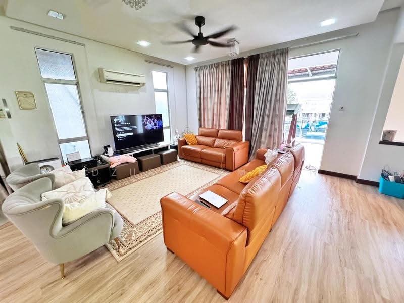 Rumah Berkembar untuk Dijual di Saujana Villa (Kajang) - Adzura Zamedin - Living Room - PropertyGuru.com.my