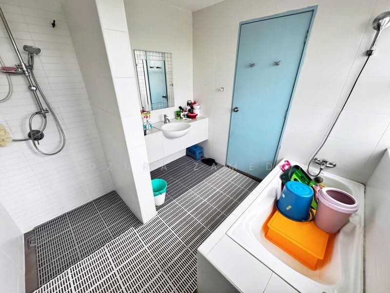 Rumah Berkembar untuk Dijual di Saujana Villa (Kajang) - Adzura Zamedin - Bathroom - PropertyGuru.com.my