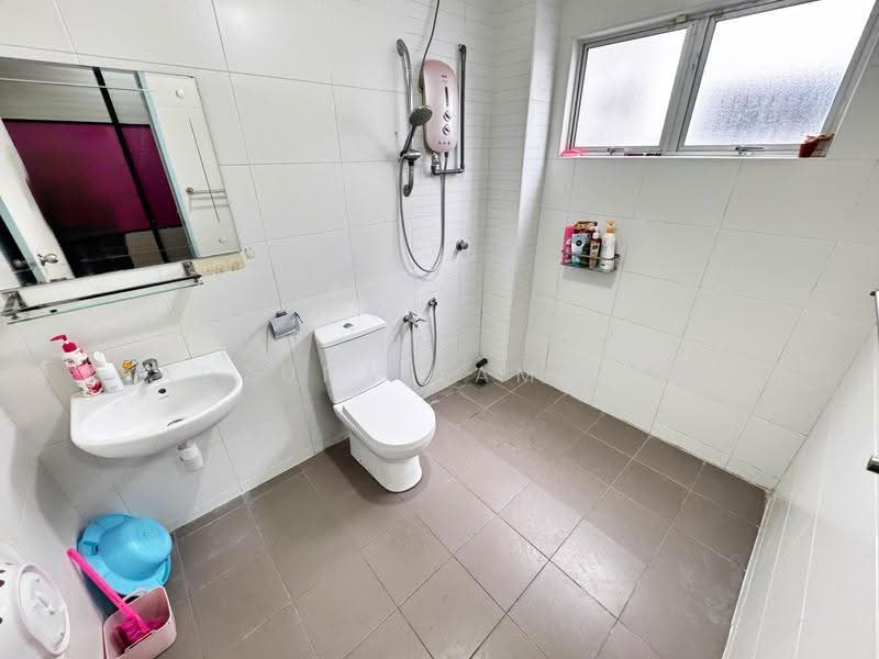 Rumah Berkembar untuk Dijual di Saujana Villa (Kajang) - Adzura Zamedin - Bathroom - PropertyGuru.com.my