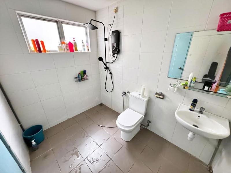 Rumah Berkembar untuk Dijual di Saujana Villa (Kajang) - Adzura Zamedin - Bathroom - PropertyGuru.com.my