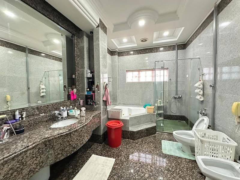 Bungalow House untuk Dijual di Country Heights (Kajang) - Janice Lau - Bathroom - PropertyGuru.com.my