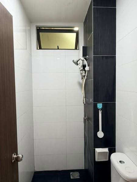 Kediaman Servis untuk Dijual di Seasons Garden Residences - Ben Mok - Bathroom - PropertyGuru.com.my