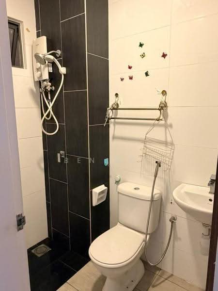 Kediaman Servis untuk Dijual di Seasons Garden Residences - Ben Mok - Bathroom - PropertyGuru.com.my