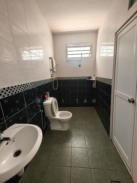 Rumah Teres 3-Tingkat untuk Dijual di Kipark Sri Utara (Batu) - Suki Tan - Bathroom - PropertyGuru.com.my