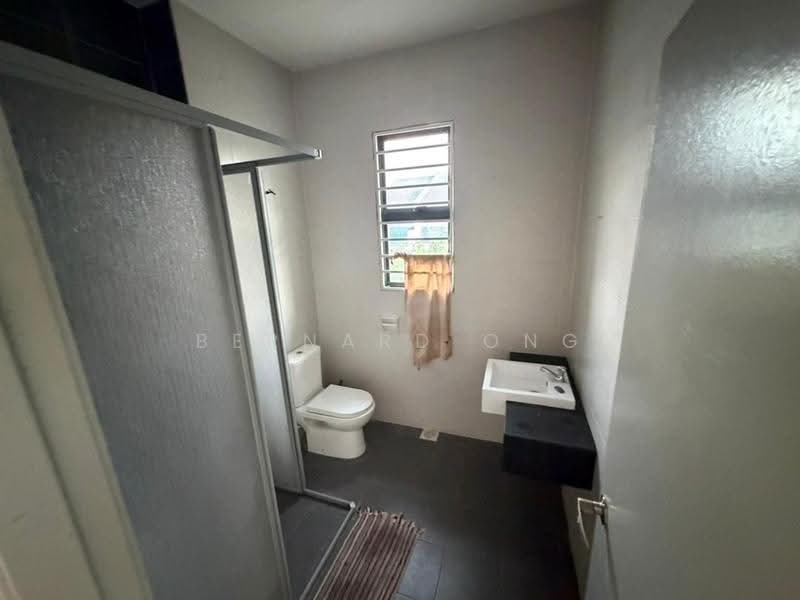 2-storey Terraced House for Sale in Saujana Rawang (Rawang) - Bernard Ong - Bathroom - PropertyGuru.com.my