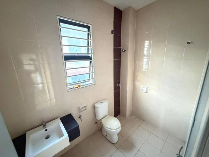 2-storey Terraced House for Sale in Saujana Rawang (Rawang) - Bernard Ong - Bathroom - PropertyGuru.com.my