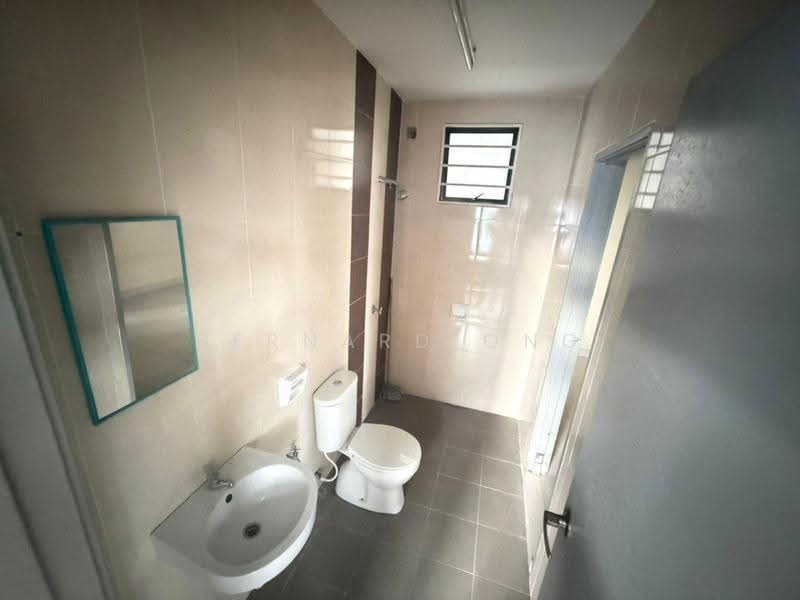2-storey Terraced House for Sale in Saujana Rawang (Rawang) - Bernard Ong - Bathroom - PropertyGuru.com.my