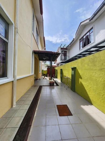 Rumah Berkembar untuk Dijual di Taman Kajang Impian (Kajang) - Adzura Zamedin - Exterior - PropertyGuru.com.my