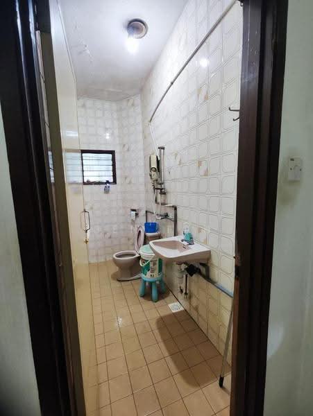 Rumah Teres untuk Dijual di Taman Desa Gombak (Setapak) - Ben Tan - Bathroom - PropertyGuru.com.my