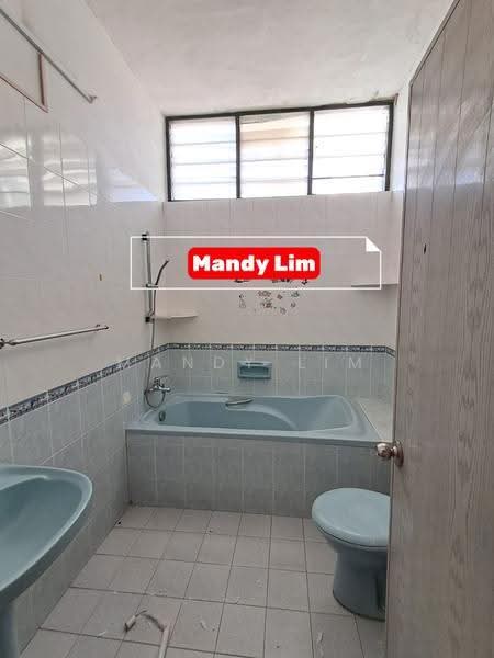 Rumah Berkembar untuk Dijual di Taman Lumba Kuda (Ayer Itam) - Mandy Lim - Bathroom - PropertyGuru.com.my