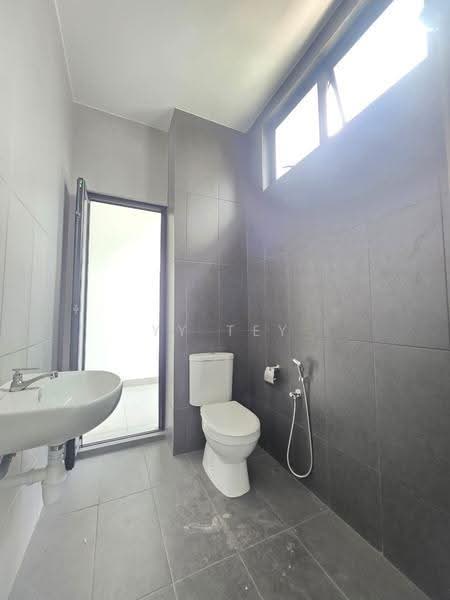 Rumah Teres 2-Tingkat untuk Dijual di Taman Mount Austin (Tebrau) - YY Tey - Bathroom - PropertyGuru.com.my
