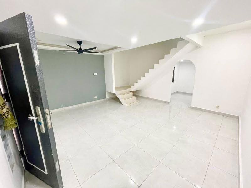 Rumah Teres 2-Tingkat untuk Dijual di Taman Murni (Cheras) - Azli Ibrahim - Living Room - PropertyGuru.com.my