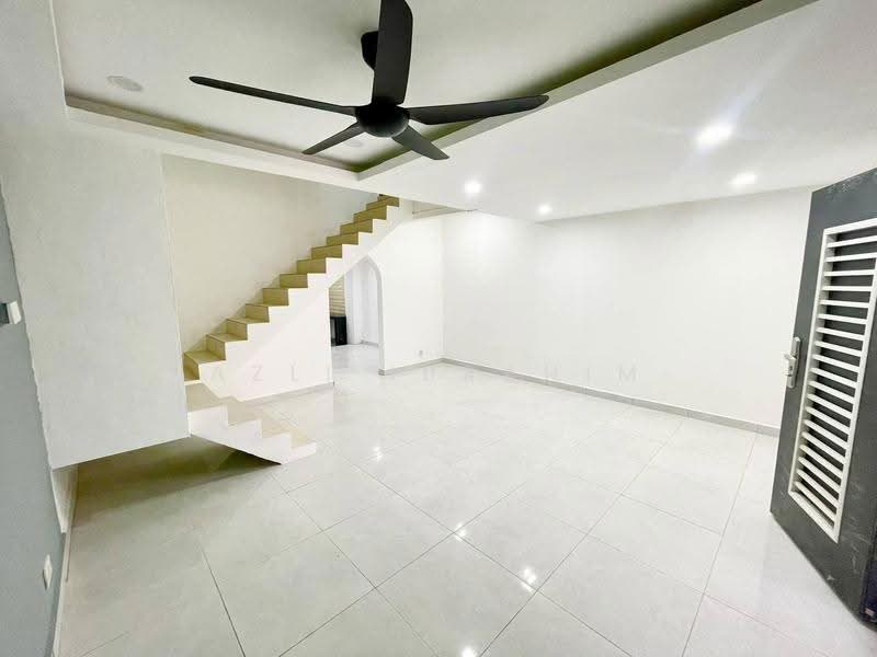 Rumah Teres 2-Tingkat untuk Dijual di Taman Murni (Cheras) - Azli Ibrahim - Living Room - PropertyGuru.com.my