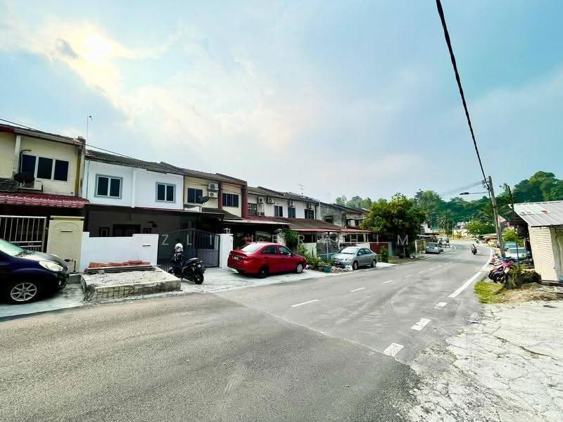 Rumah Teres 2-Tingkat untuk Dijual di Taman Murni (Cheras) - Azli Ibrahim - Exterior - PropertyGuru.com.my