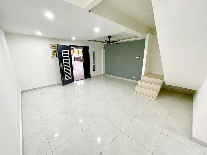 Rumah Teres 2-Tingkat untuk Dijual di Taman Murni (Cheras) - Azli Ibrahim - Living Room - PropertyGuru.com.my