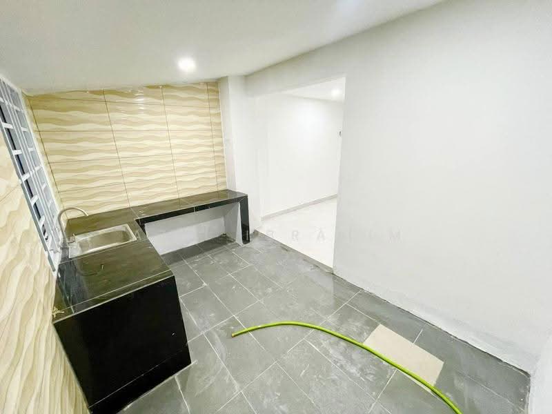 Rumah Teres 2-Tingkat untuk Dijual di Taman Murni (Cheras) - Azli Ibrahim - Kitchen - PropertyGuru.com.my