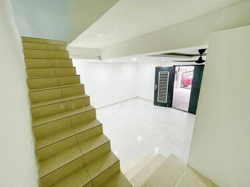 Rumah Teres 2-Tingkat untuk Dijual di Taman Murni (Cheras) - Azli Ibrahim - Entrance - PropertyGuru.com.my