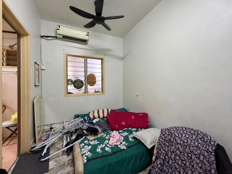 Rumah Teres 1.5-Tingkat untuk Dijual di Bandar Tun Hussein Onn (Cheras) - Michelle Siow - Bedroom - PropertyGuru.com.my