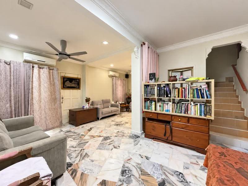 Rumah Teres 1.5-Tingkat untuk Dijual di Bandar Tun Hussein Onn (Cheras) - Michelle Siow - Living Room - PropertyGuru.com.my
