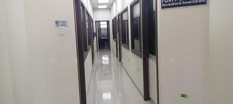 Pejabat untuk Dijual di Taman Chukai Utama (Cukai) - Mohammad Din Majid - Corridor - PropertyGuru.com.my