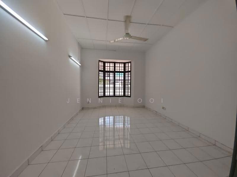 Rumah Teres 1.5-Tingkat untuk Dijual di Taman Molek (Johor Bahru) - Jennie Ooi - Living Room - PropertyGuru.com.my
