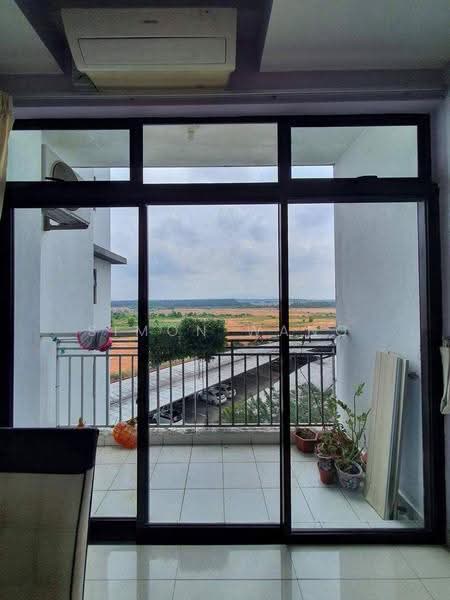 Kediaman Servis untuk Dijual di R&F Princess Cove Phase 1 - Simon Wang - Balcony - PropertyGuru.com.my