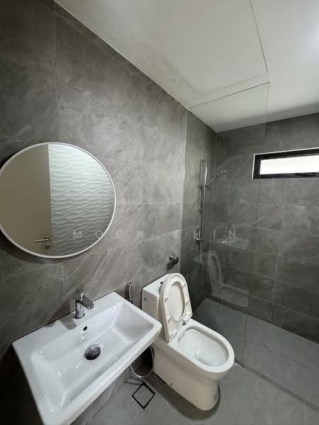 Kediaman Servis untuk Disewa di Quinn Residence - Moon Chin - Bathroom - PropertyGuru.com.my