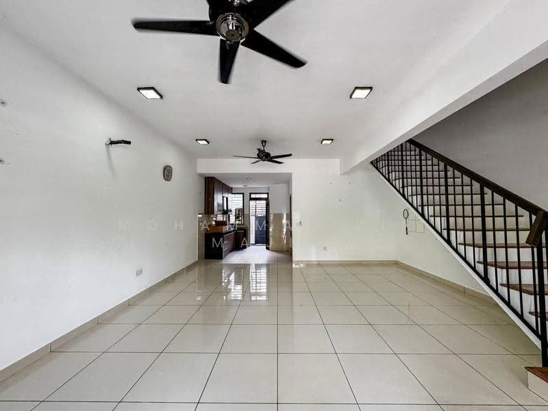 Rumah Teres 2-Tingkat untuk Dijual di Elmina (Shah Alam) - Mohammad Din Majid - Living Room - PropertyGuru.com.my
