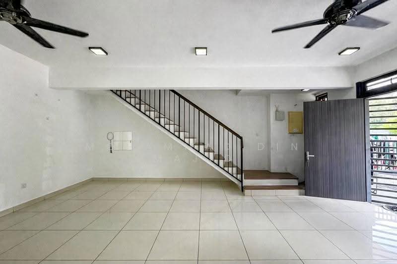 Rumah Teres 2-Tingkat untuk Dijual di Elmina (Shah Alam) - Mohammad Din Majid - Living Room - PropertyGuru.com.my