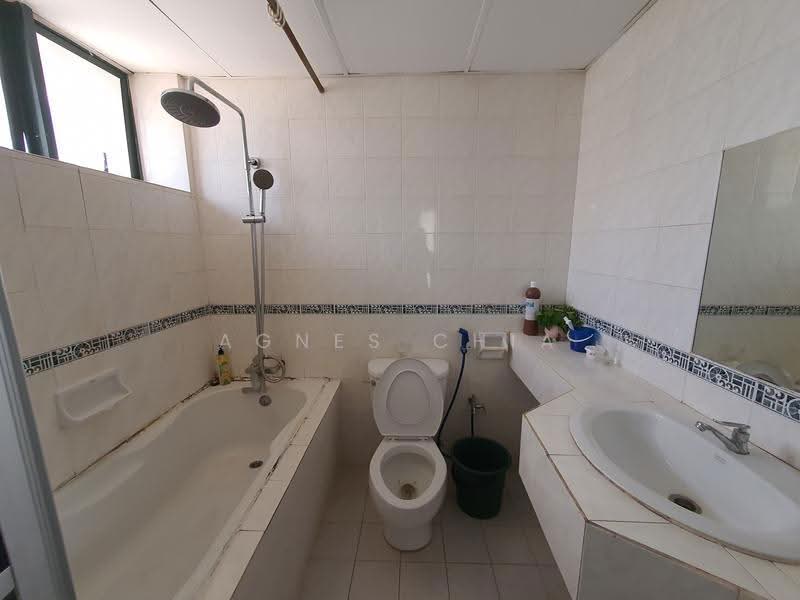 Kondominium untuk Disewa di Vista Damai - Agnes Chia - Bathroom - PropertyGuru.com.my