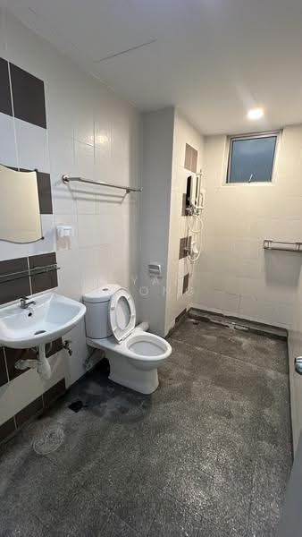 Condominium for Rent at The Golden Triangle Condominium - Ryan Foong - Bathroom - PropertyGuru.com.my