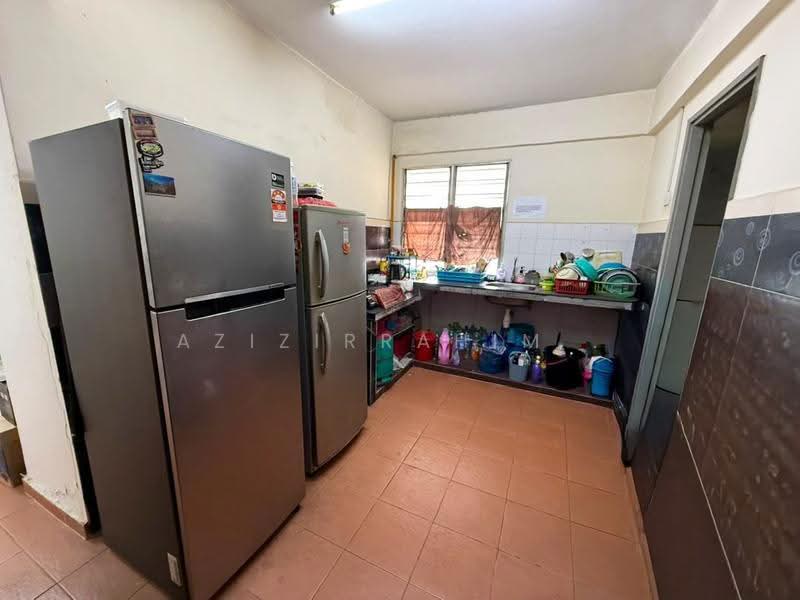 Apartment for Sale at Pangsapuri Putra Harmoni - Azizirrahim . - Kitchen - PropertyGuru.com.my