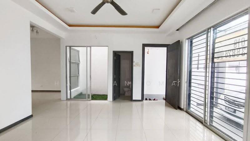 Rumah Teres 2-Tingkat untuk Dijual di Alam Impian (Shah Alam) - Hazeman Omar - Living Room - PropertyGuru.com.my