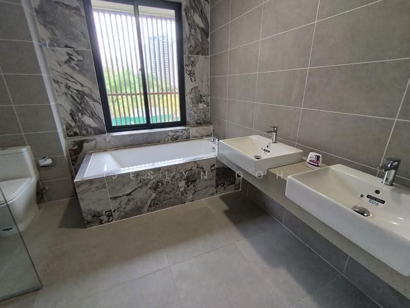Rumah Berkembar untuk Dijual di Symphony Hills (Cyberjaya) - Jeslyn Goh - Bathroom - PropertyGuru.com.my