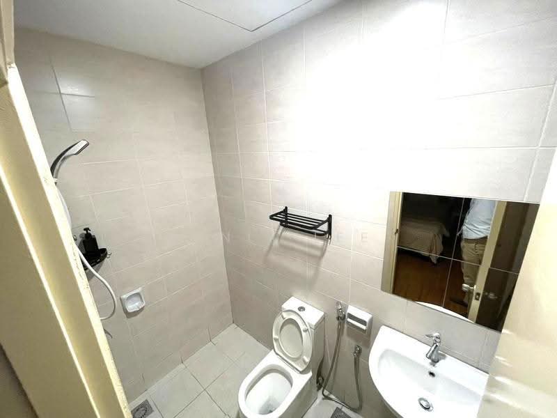 Kediaman Servis untuk Dijual di Impian Meridian - Kenix Lee - Bathroom - PropertyGuru.com.my