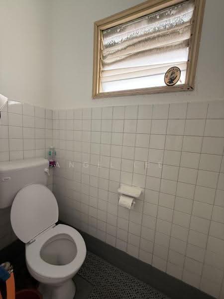 Shop for Rent in Taman Gembira (Jalan Klang Lama (Old Klang Road)) - Angel Lee - Bathroom - PropertyGuru.com.my