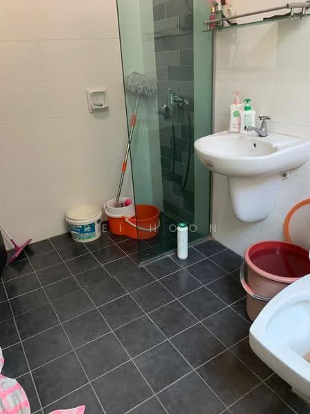 Link Bungalow for Sale in Jelutong (Penang) - Pei Hoon - Bathroom - PropertyGuru.com.my