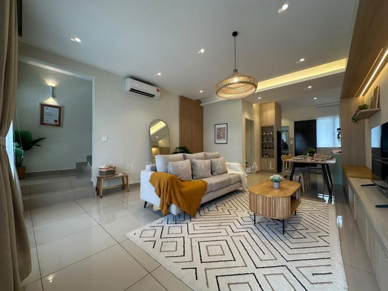 Rumah Teres 2-Tingkat untuk Dijual di Bandar Puncak Alam (Puncak Alam) - Mohd Ghazali - Living Room - PropertyGuru.com.my