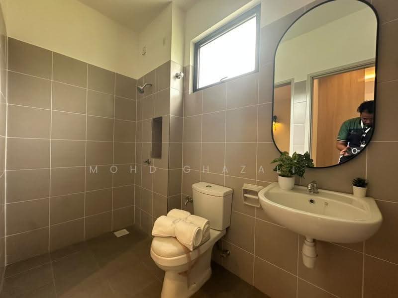 Rumah Teres 2-Tingkat untuk Dijual di Bandar Puncak Alam (Puncak Alam) - Mohd Ghazali - Bathroom - PropertyGuru.com.my