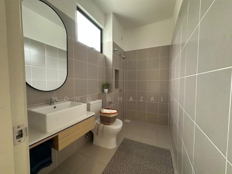 Rumah Teres 2-Tingkat untuk Dijual di Bandar Puncak Alam (Puncak Alam) - Mohd Ghazali - Bathroom - PropertyGuru.com.my