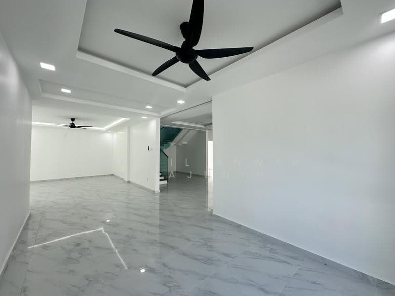 Bungalow House untuk Dijual di Seksyen 3 (Shah Alam) - Khairil Anwar Sirajudin - Living Room - PropertyGuru.com.my