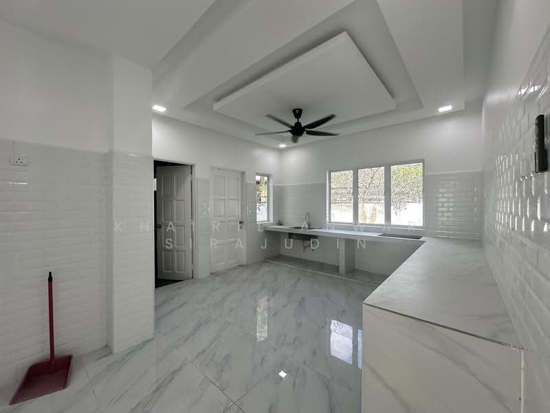 Bungalow House untuk Dijual di Seksyen 3 (Shah Alam) - Khairil Anwar Sirajudin - Kitchen - PropertyGuru.com.my