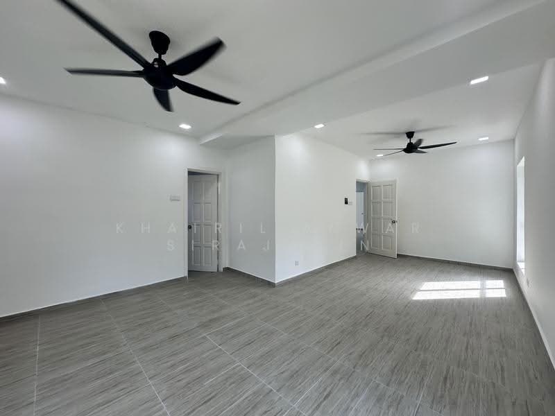 Bungalow House untuk Dijual di Seksyen 3 (Shah Alam) - Khairil Anwar Sirajudin - Living Room - PropertyGuru.com.my