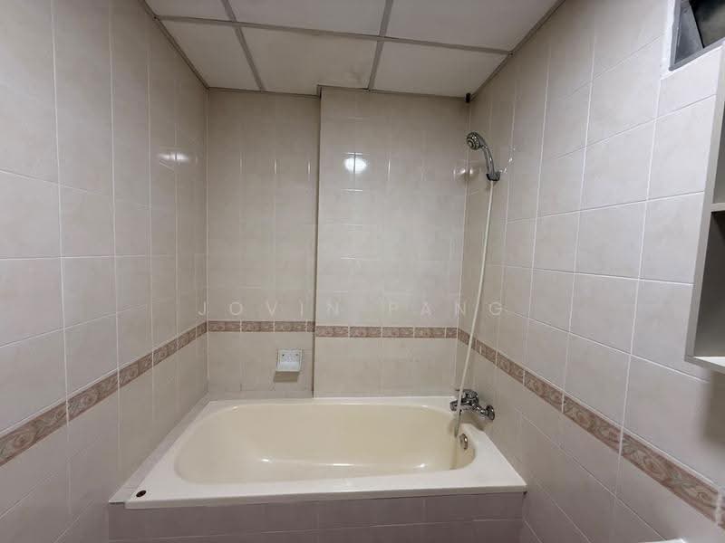 Kondominium untuk Disewa di Putra Place Condominium - Jovin Pang - Bathroom - PropertyGuru.com.my
